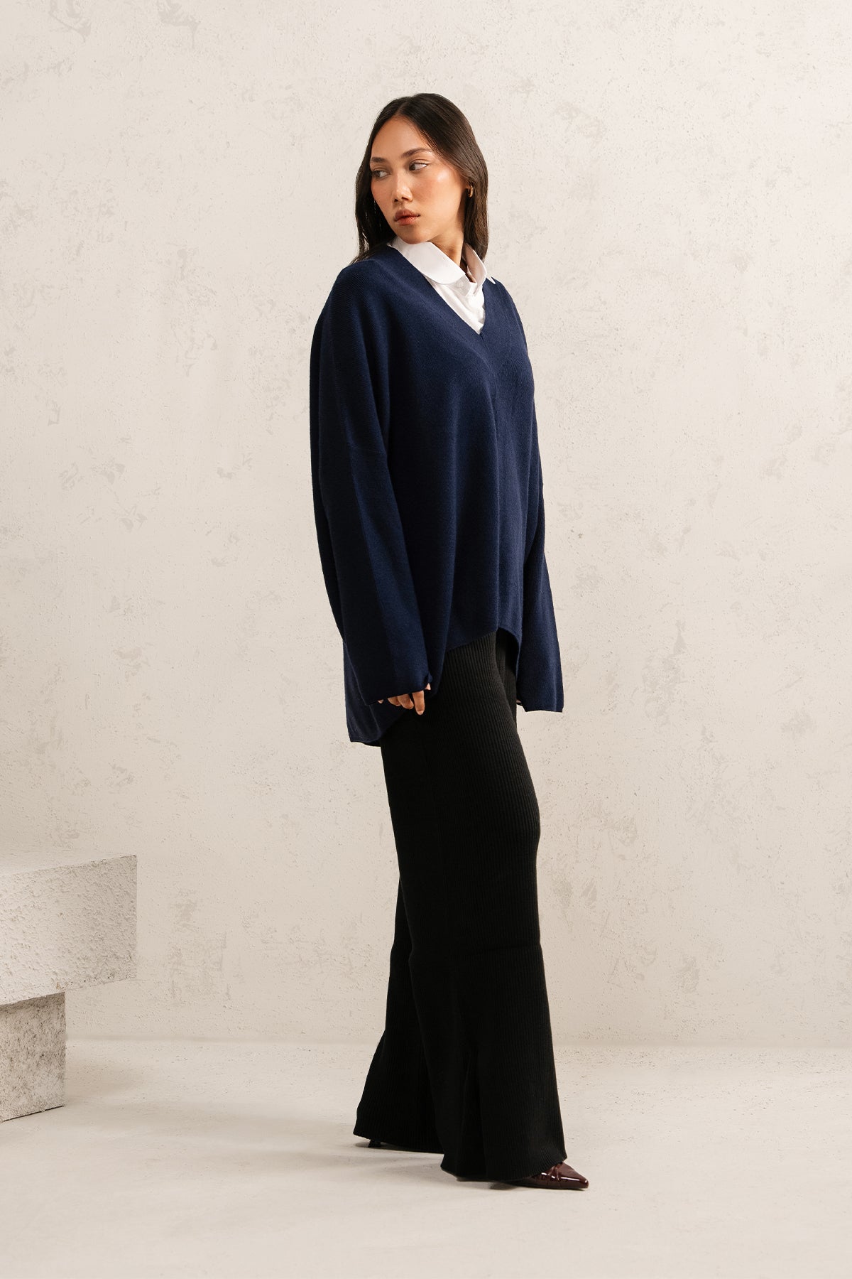 FLUID V-NECK SWEATER