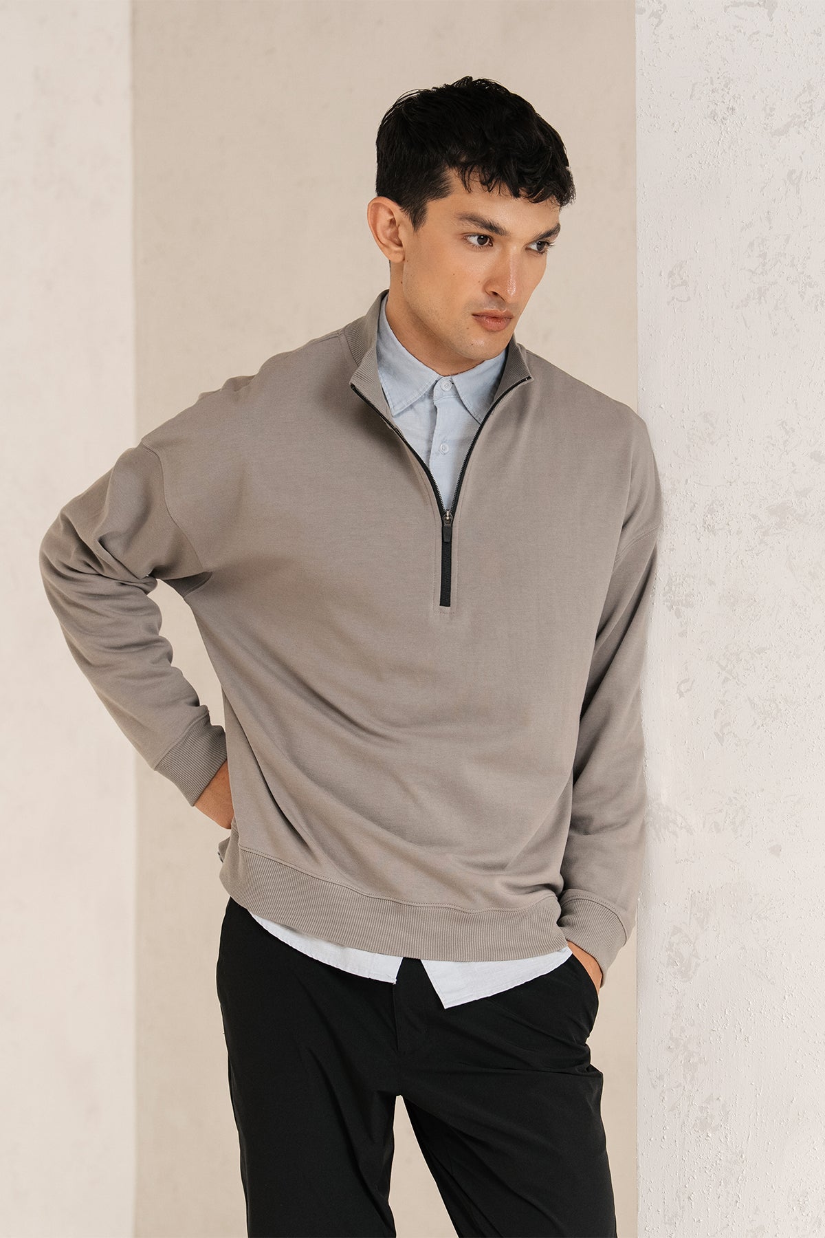 QUARTER ZIP BOXY FIT SWEATSHIRT