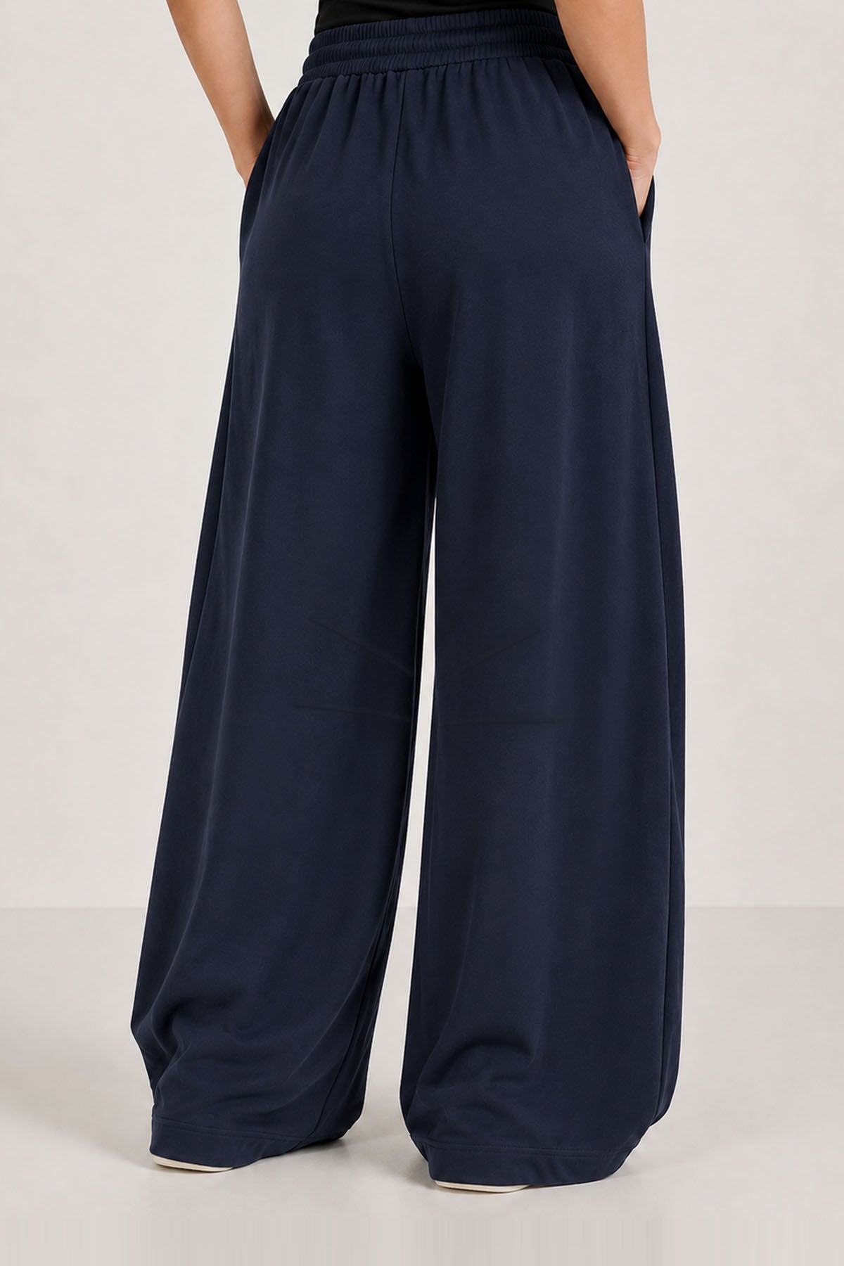 RELAXED BARREL LEG TROUSER