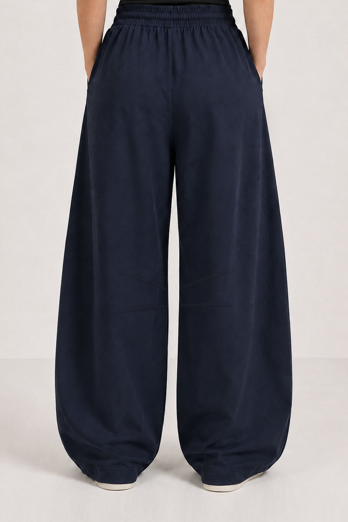 RELAXED BARREL LEG TROUSER