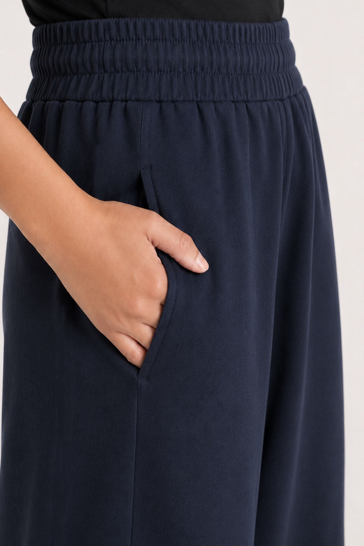 RELAXED BARREL LEG TROUSER