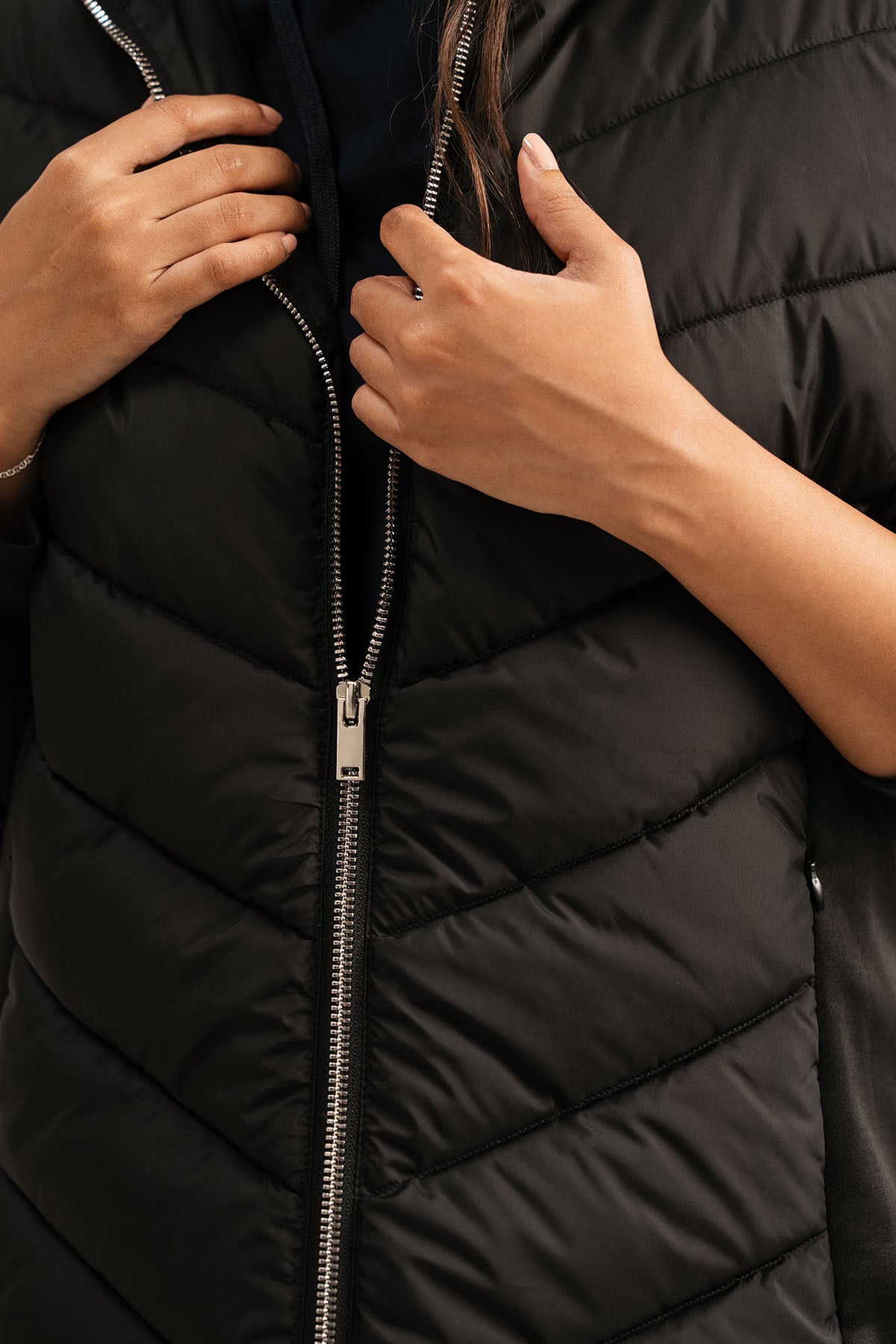 CHEVRON DOWN VEST WITH HOOD