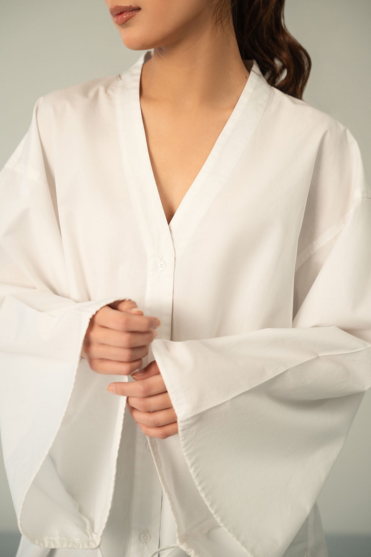 V-NECK POPLIN SHIRT