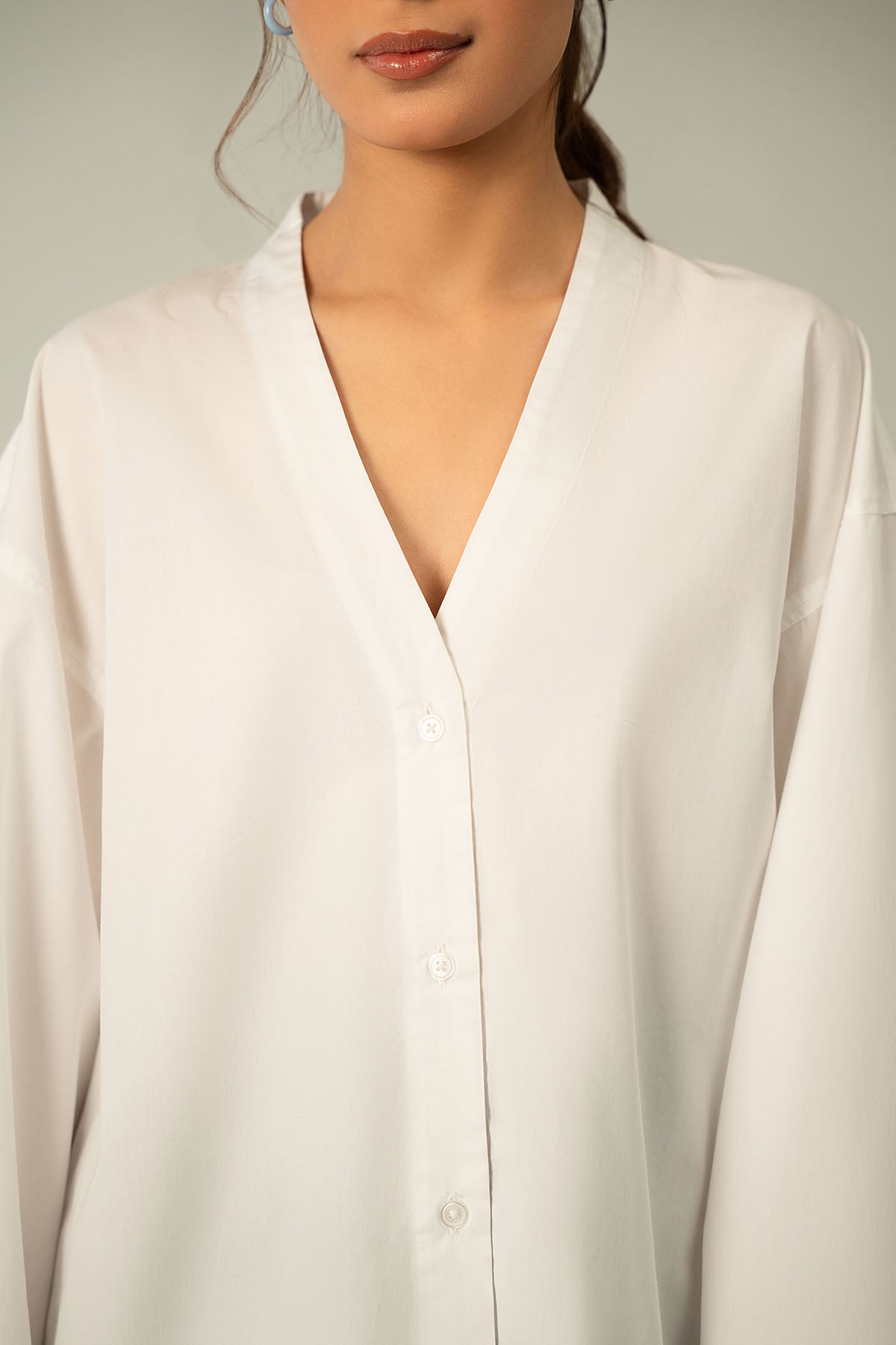 V-NECK POPLIN SHIRT