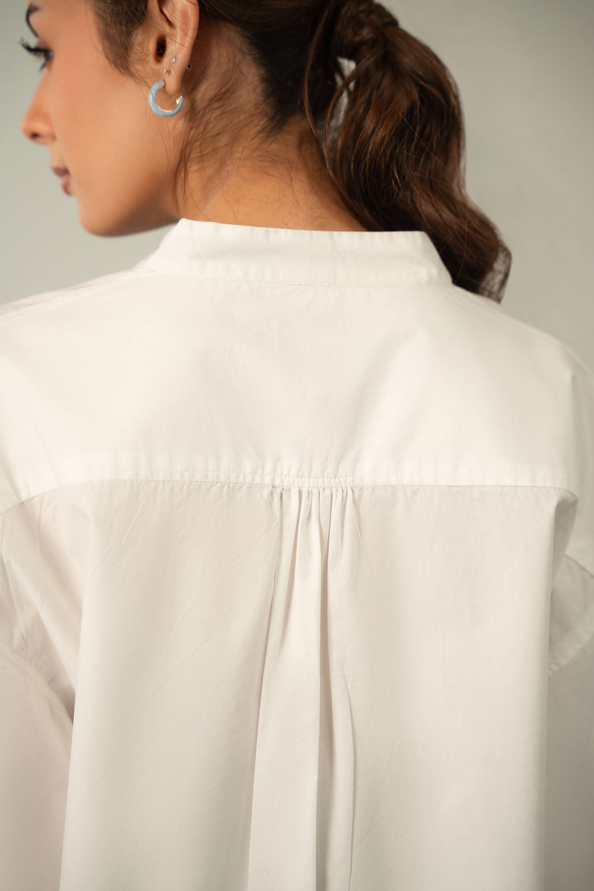 V-NECK POPLIN SHIRT